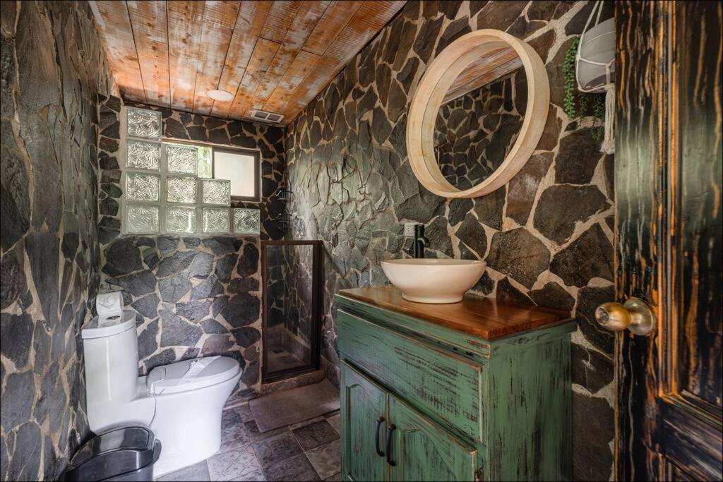 Unicorn Lodge: Direct Riverfront : Unique Experience 산제라르도 데 도타 외부 사진