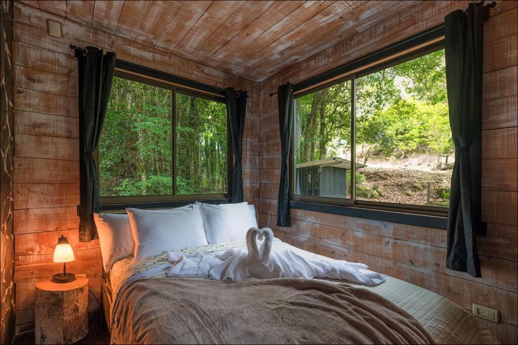 Unicorn Lodge: Direct Riverfront : Unique Experience 산제라르도 데 도타 외부 사진