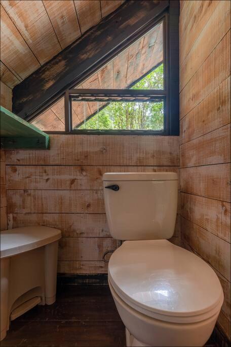 Unicorn Lodge: Direct Riverfront : Unique Experience 산제라르도 데 도타 외부 사진
