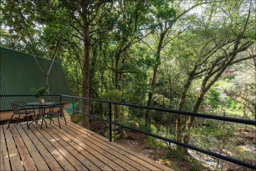 Unicorn Lodge: Direct Riverfront : Unique Experience 산제라르도 데 도타 외부 사진