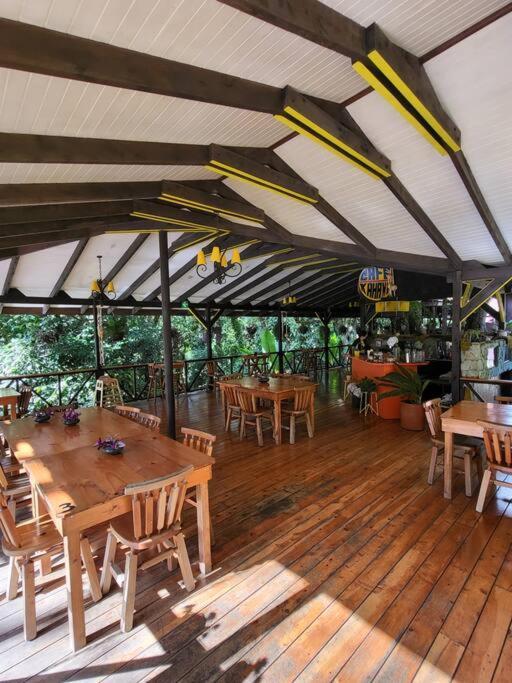 Unicorn Lodge: Direct Riverfront : Unique Experience 산제라르도 데 도타 외부 사진