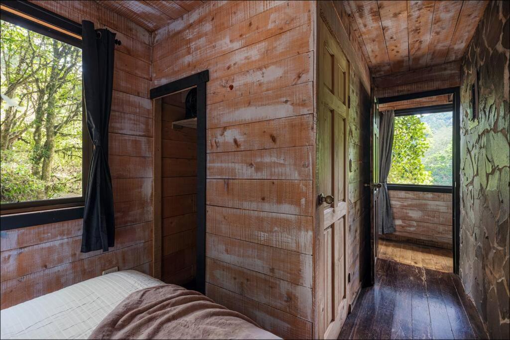 Unicorn Lodge: Direct Riverfront : Unique Experience 산제라르도 데 도타 외부 사진